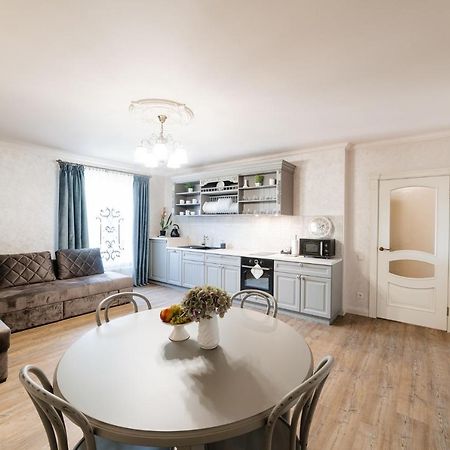 Lux Apartment On Duhnovicha Street .Free Parking. Uzhhorod Exterior photo