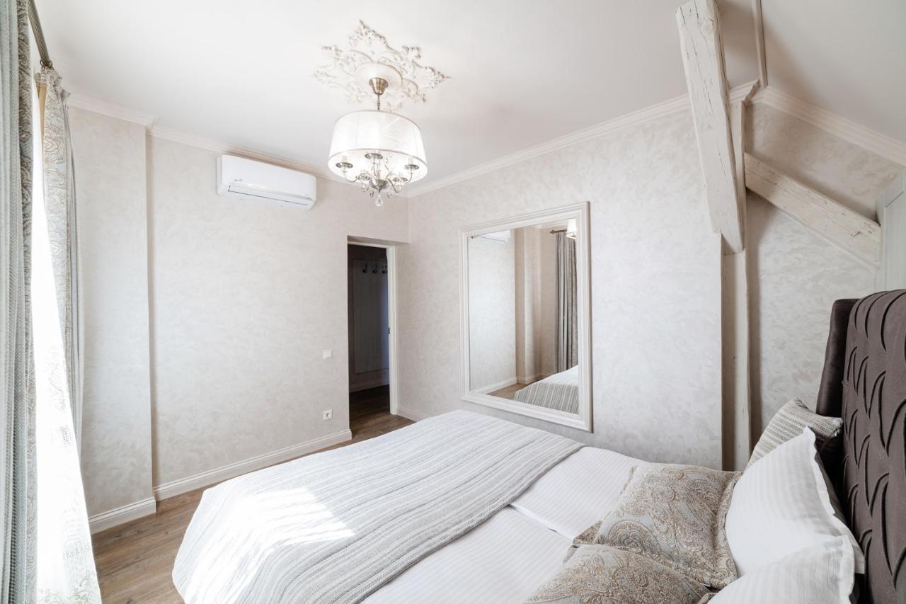 Lux Apartment On Duhnovicha Street .Free Parking. Uzhhorod Exterior photo