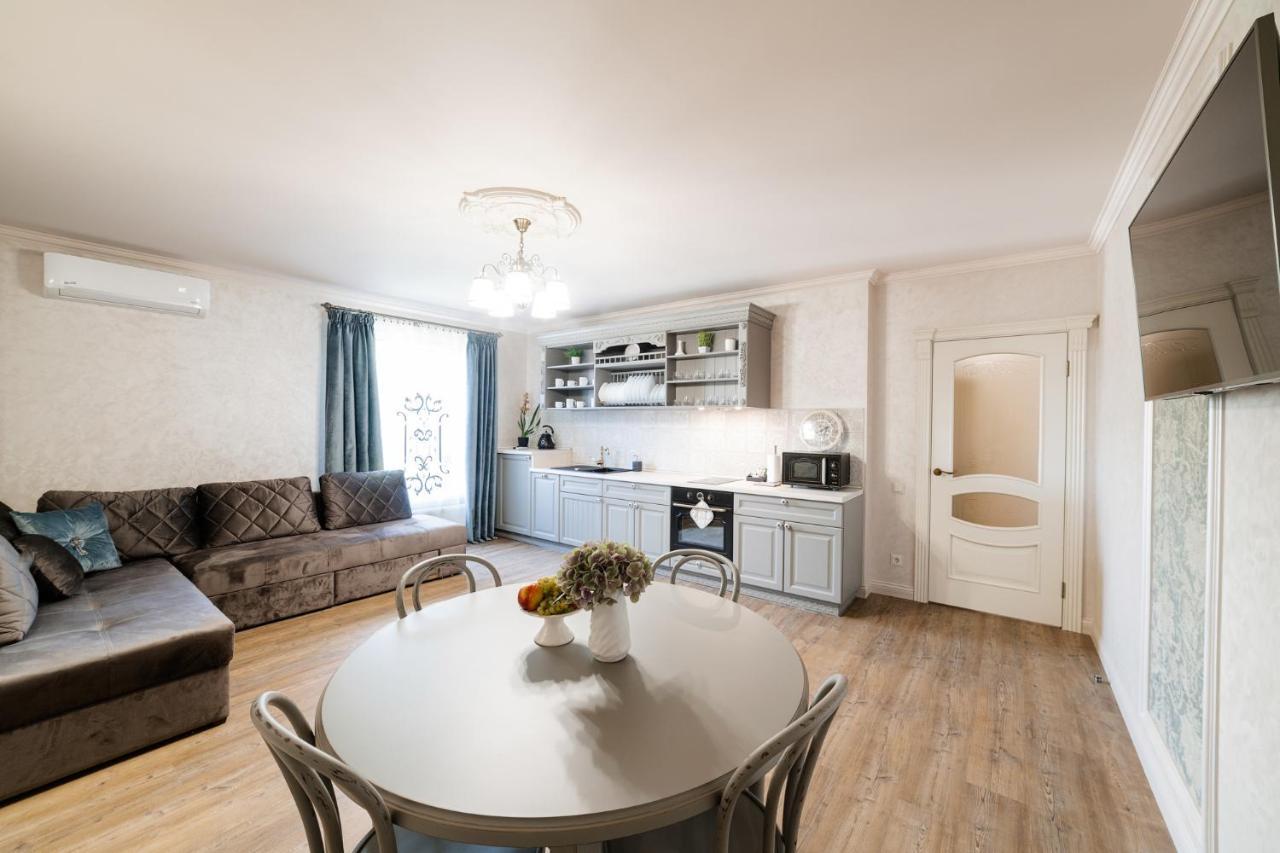 Lux Apartment On Duhnovicha Street .Free Parking. Uzhhorod Exterior photo