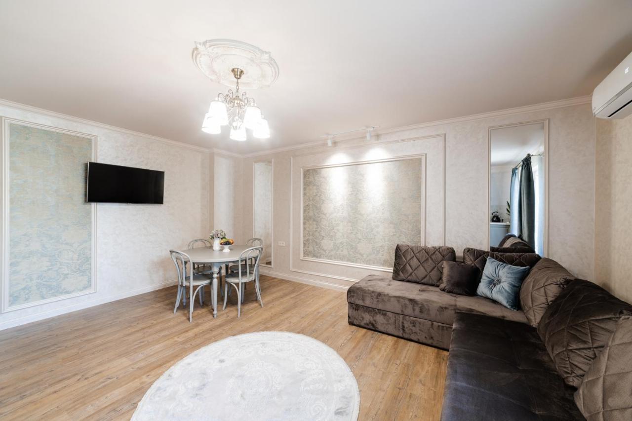Lux Apartment On Duhnovicha Street .Free Parking. Uzhhorod Exterior photo