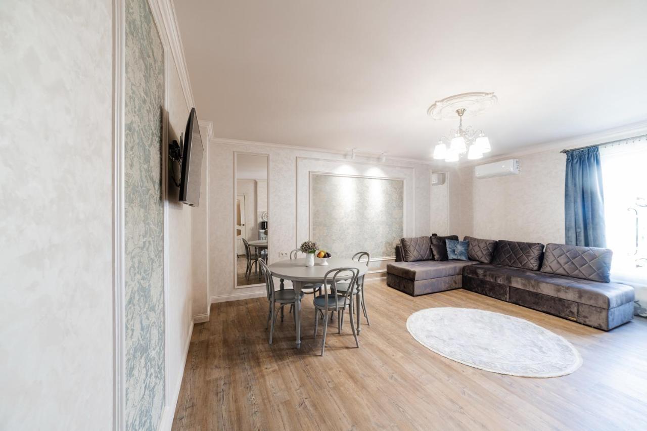 Lux Apartment On Duhnovicha Street .Free Parking. Uzhhorod Exterior photo