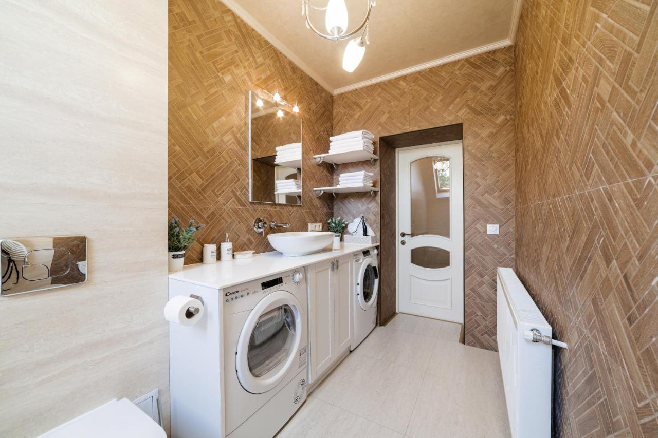 Lux Apartment On Duhnovicha Street .Free Parking. Uzhhorod Exterior photo