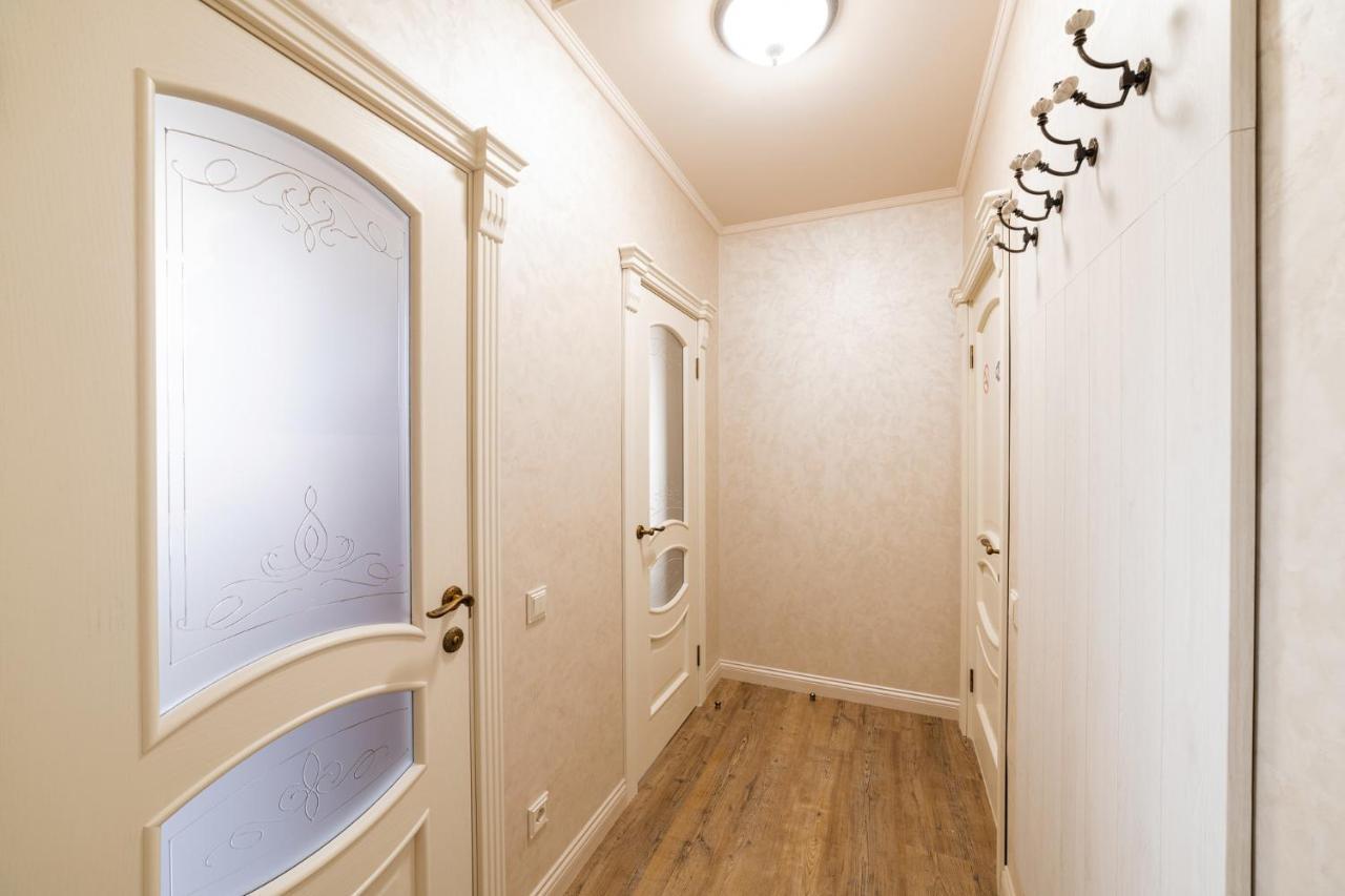 Lux Apartment On Duhnovicha Street .Free Parking. Uzhhorod Exterior photo